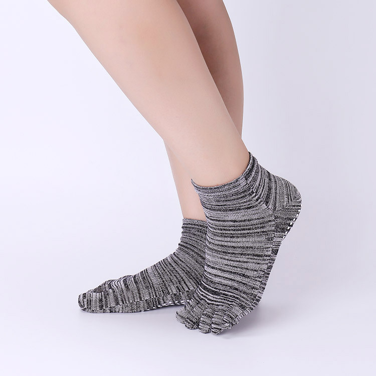Non-Slip Yoga Socks with Grips - đánh giá và giá Yoga Toe Separator